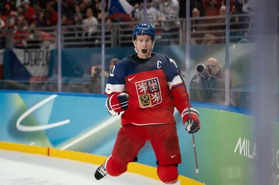 Kapitán týmu Roman Červenka slaví vítěznou brnaku.