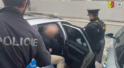 Podvodníka zadržela policie. 