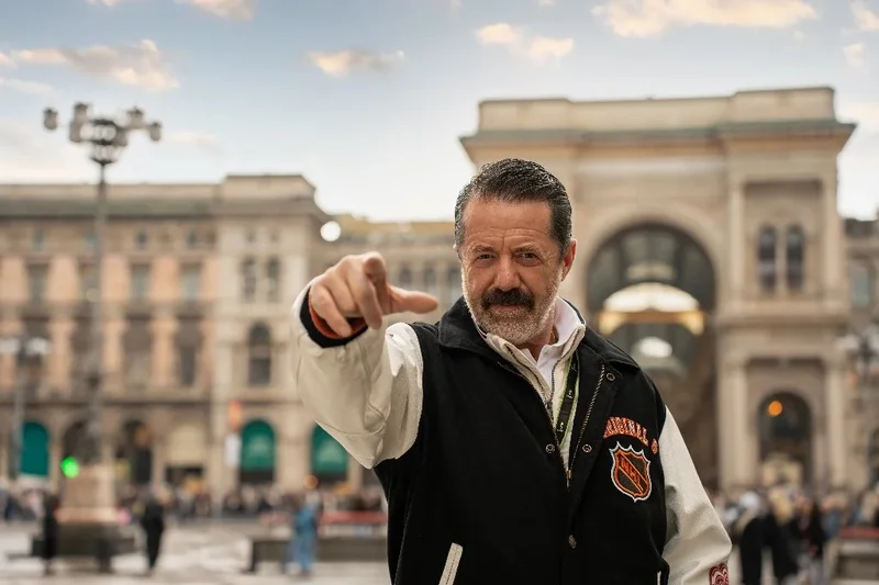 Trenér Hrouzek ze seriálu Lajna míří na plátna kin.  