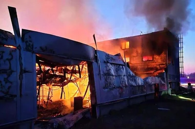 Požár haly v Pardubicích.