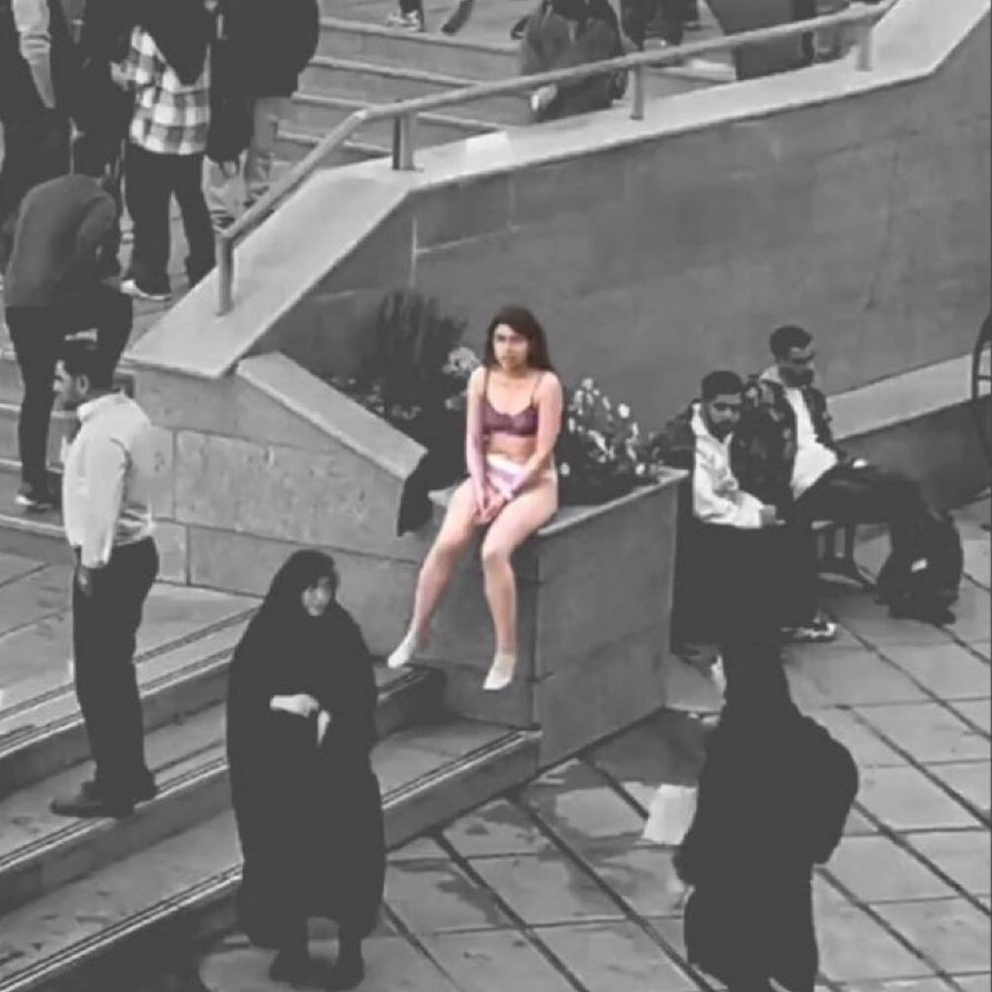 Svlečená žena v Teheránu vyvolala v Íránu poprask.