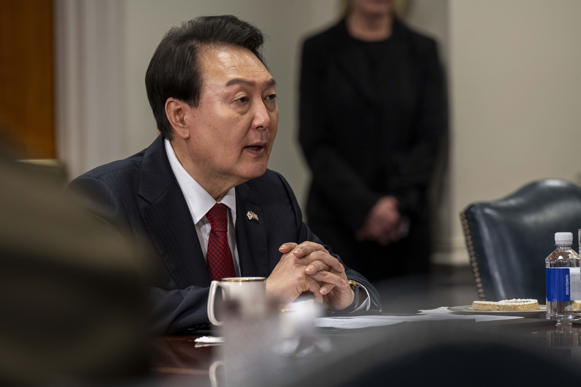 Jun Sok-jol začal vypovídat o stanném právu.