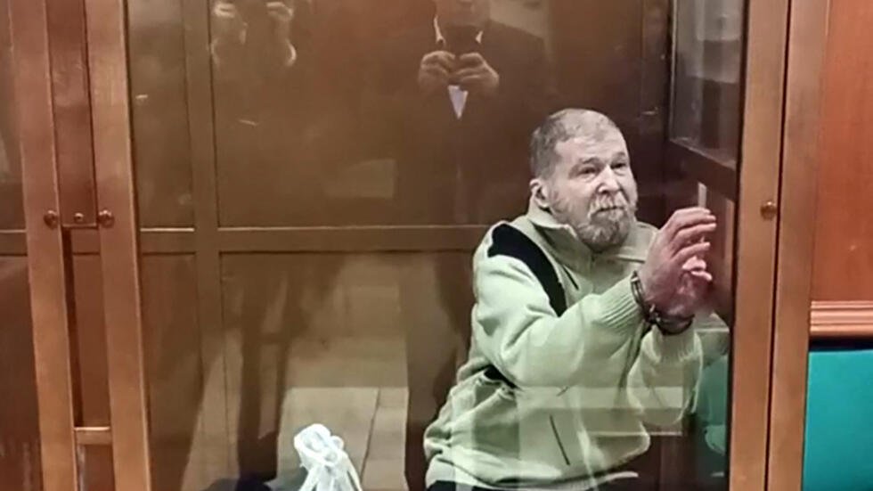 Údajný americký žoldák před ruským soudem.