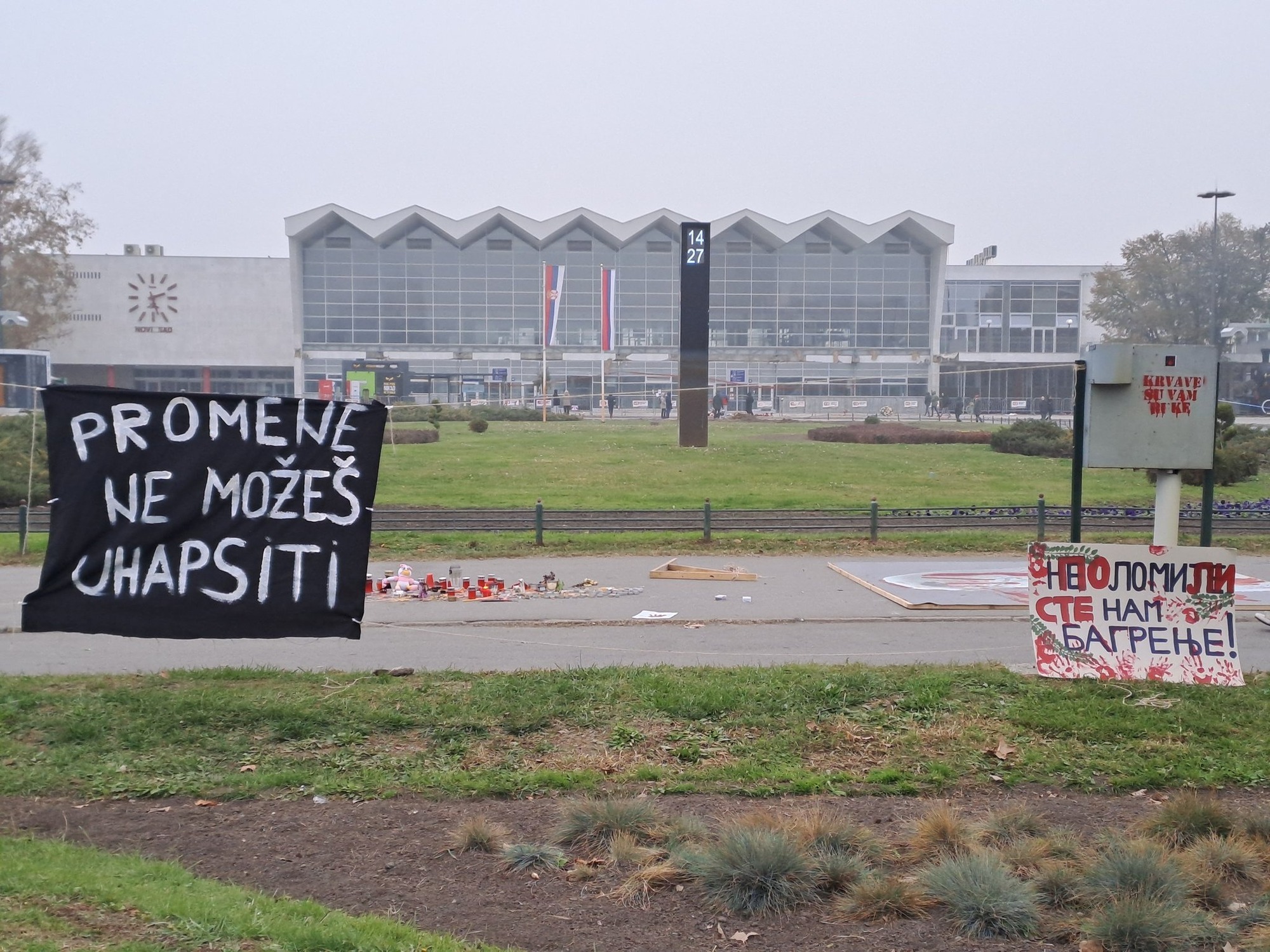 Nádražní budova, kde došlo k tragické události