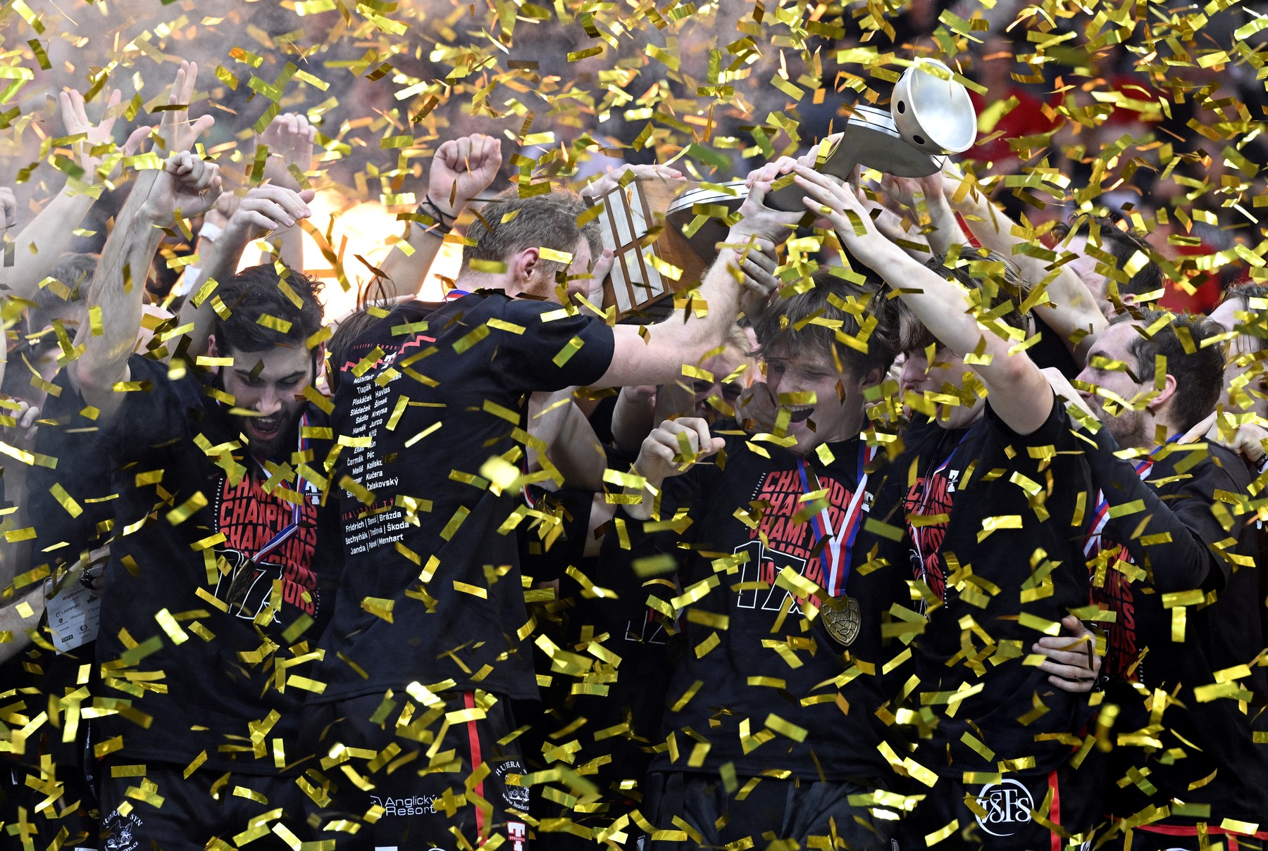 Takhle Tatran slavil na jaře domácí titul.