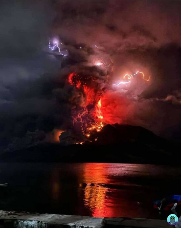 Výbuch sopky Ruang v Indonésii.