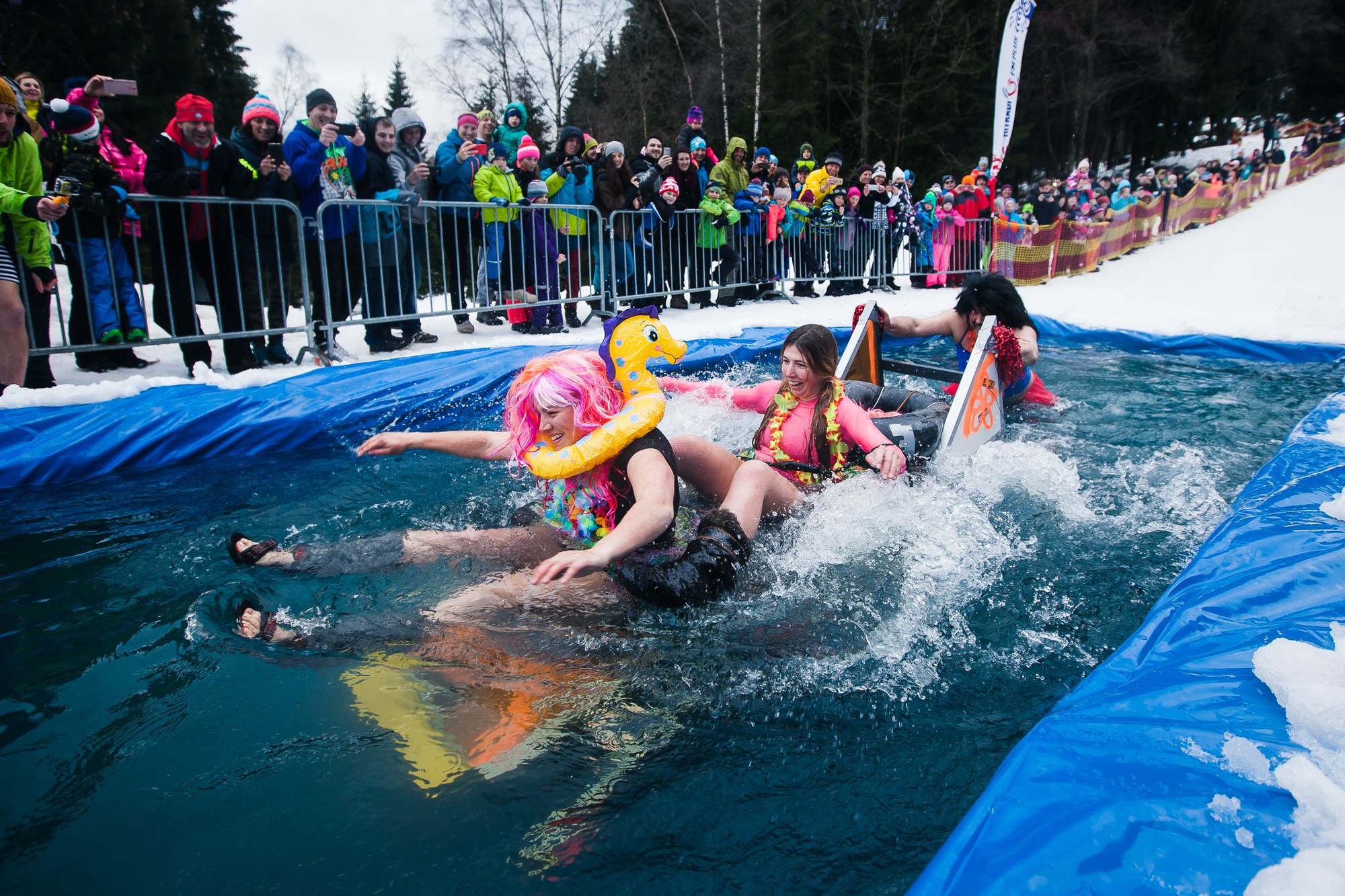 Jízda přes louži.