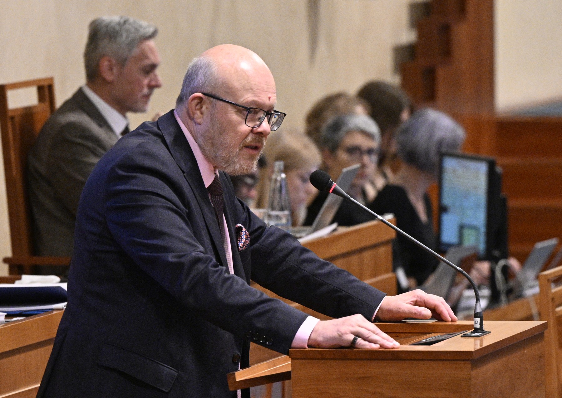 Ministr zdravotnictví Vlastimil Válek.