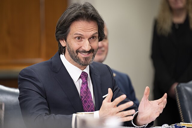 Robert Kaliňák žaluje svého předchůdce kvůli vlastizradě.