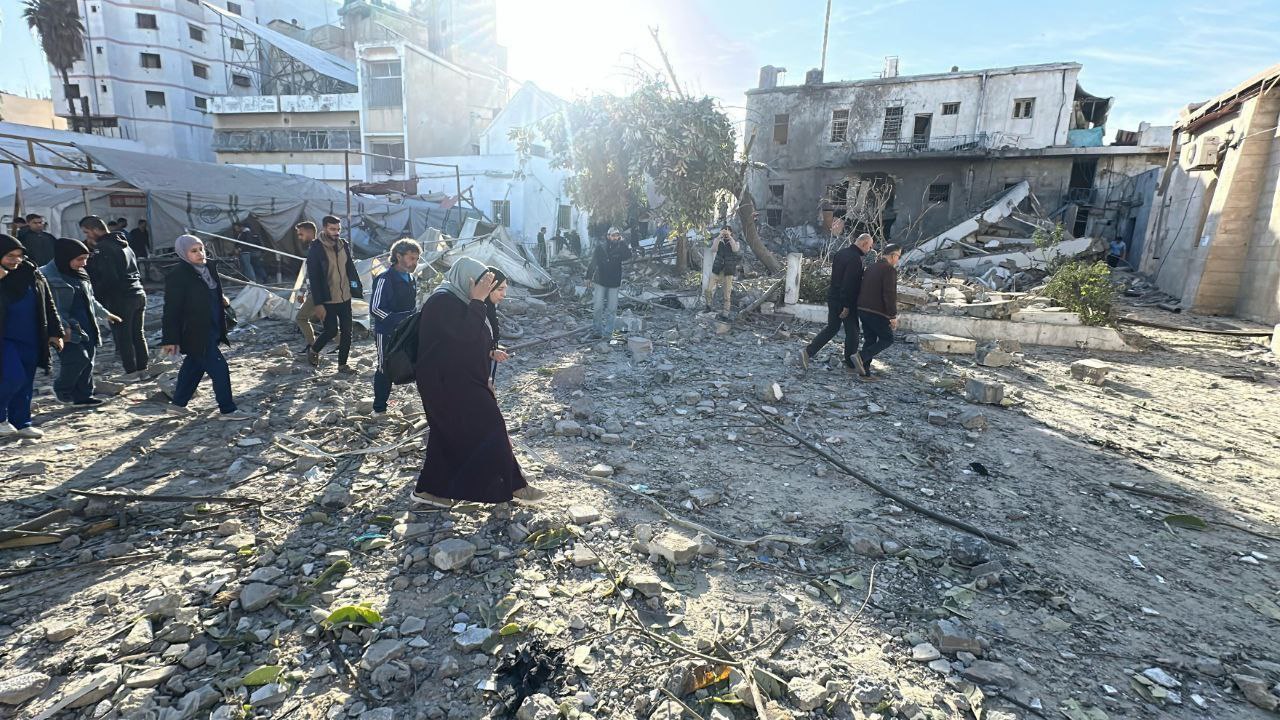 Vybombardovaná nemocnice v Gaze.