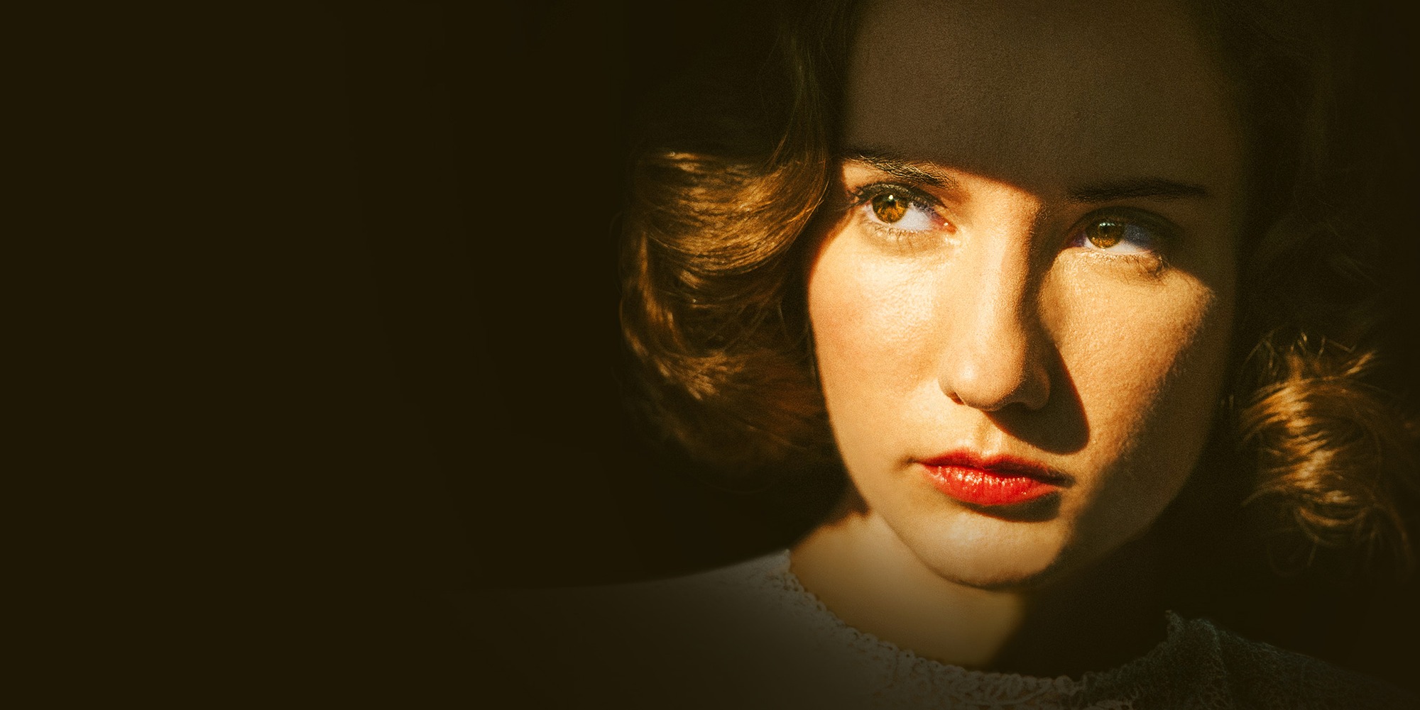 Eliška Křenková na plakátu k filmu Úsvit (2023)