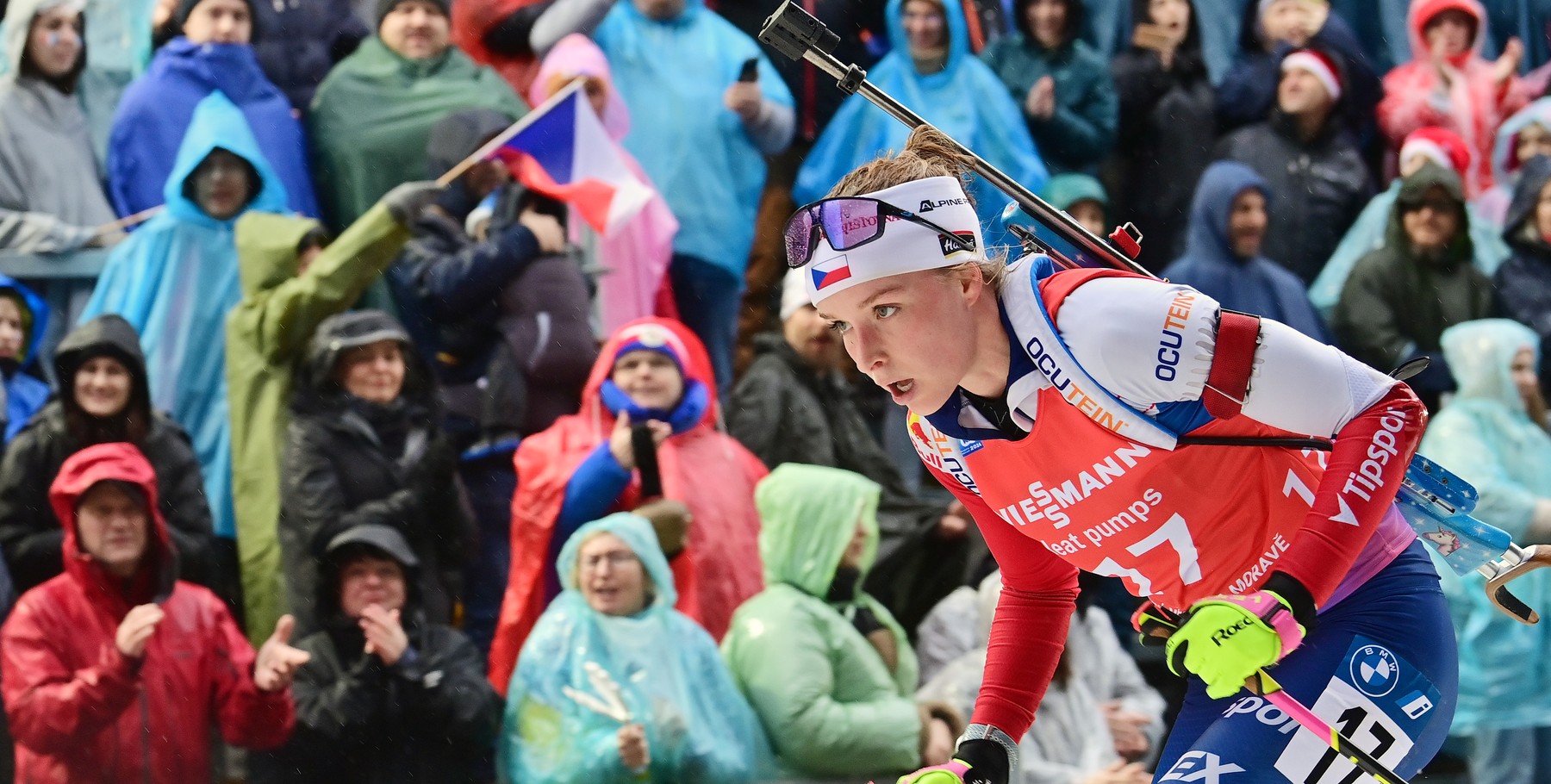 Markéta Davidová a výteční fanoušci.