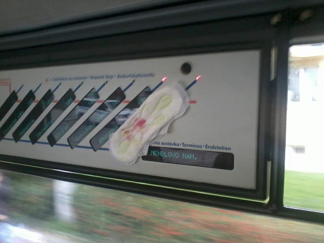 Nepořádek po cestujících.