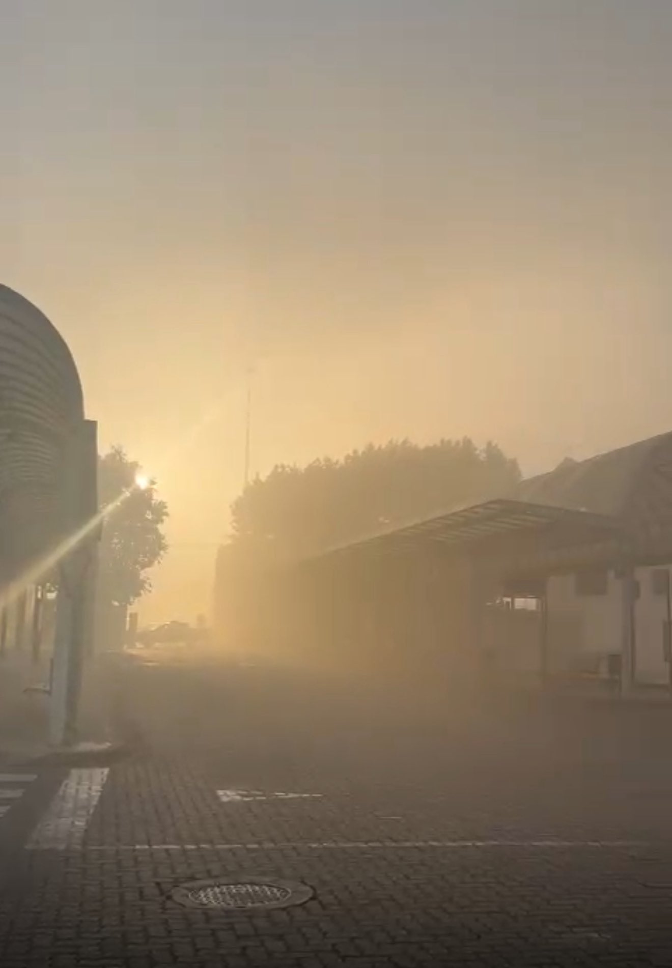 Část Katalánska zahalil toxický dým.