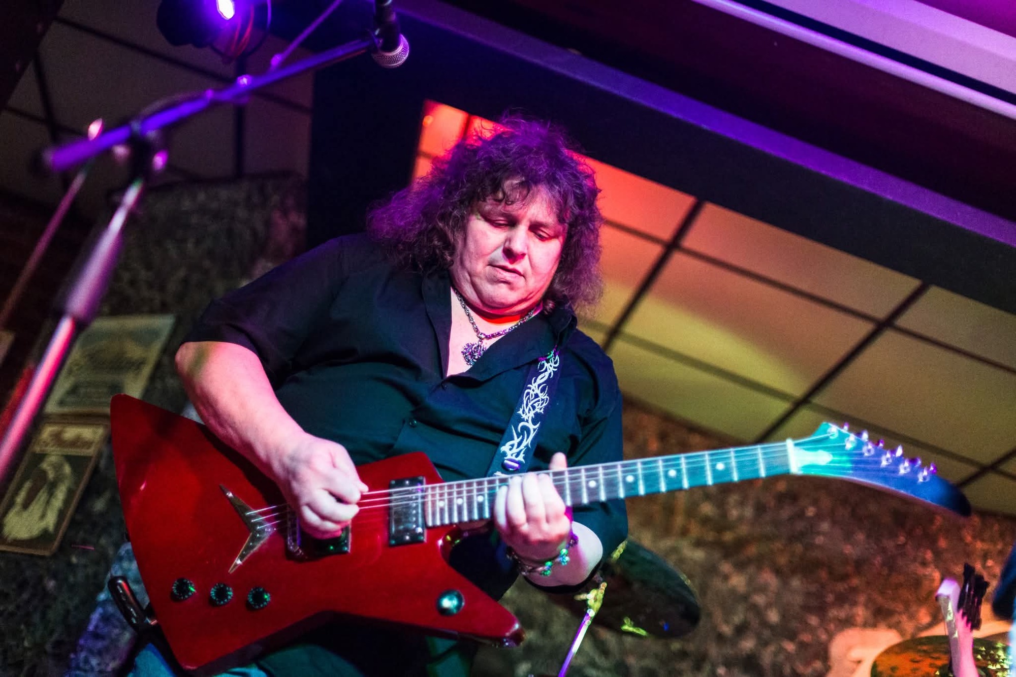 Zesnulý kytarista Miloň Šterner.