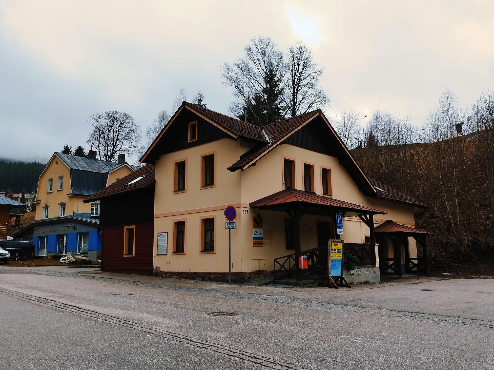 Poštu v Peci pod Sněžkou už provozuje město.