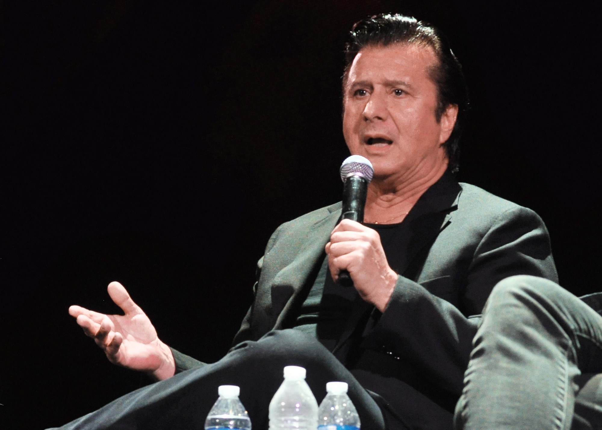 Skutečný Steve Perry, ten, který si s podvedenou seniorkou nedopisoval.