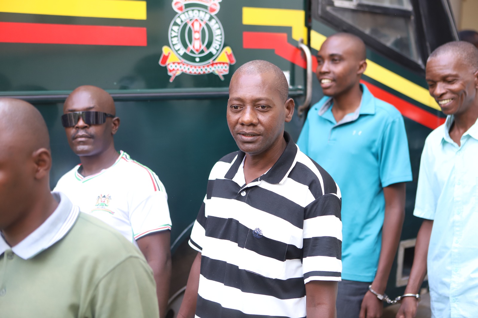 Hlavní obžalovaný Paal Nthenge Mackenzie se zpovídá ze smrti stovek lidí v lese Shakahola.