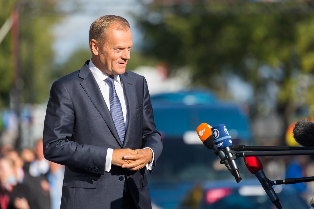 Donald Tusk oznámil, že polské tajné služby překazily sérii sabotáží.
