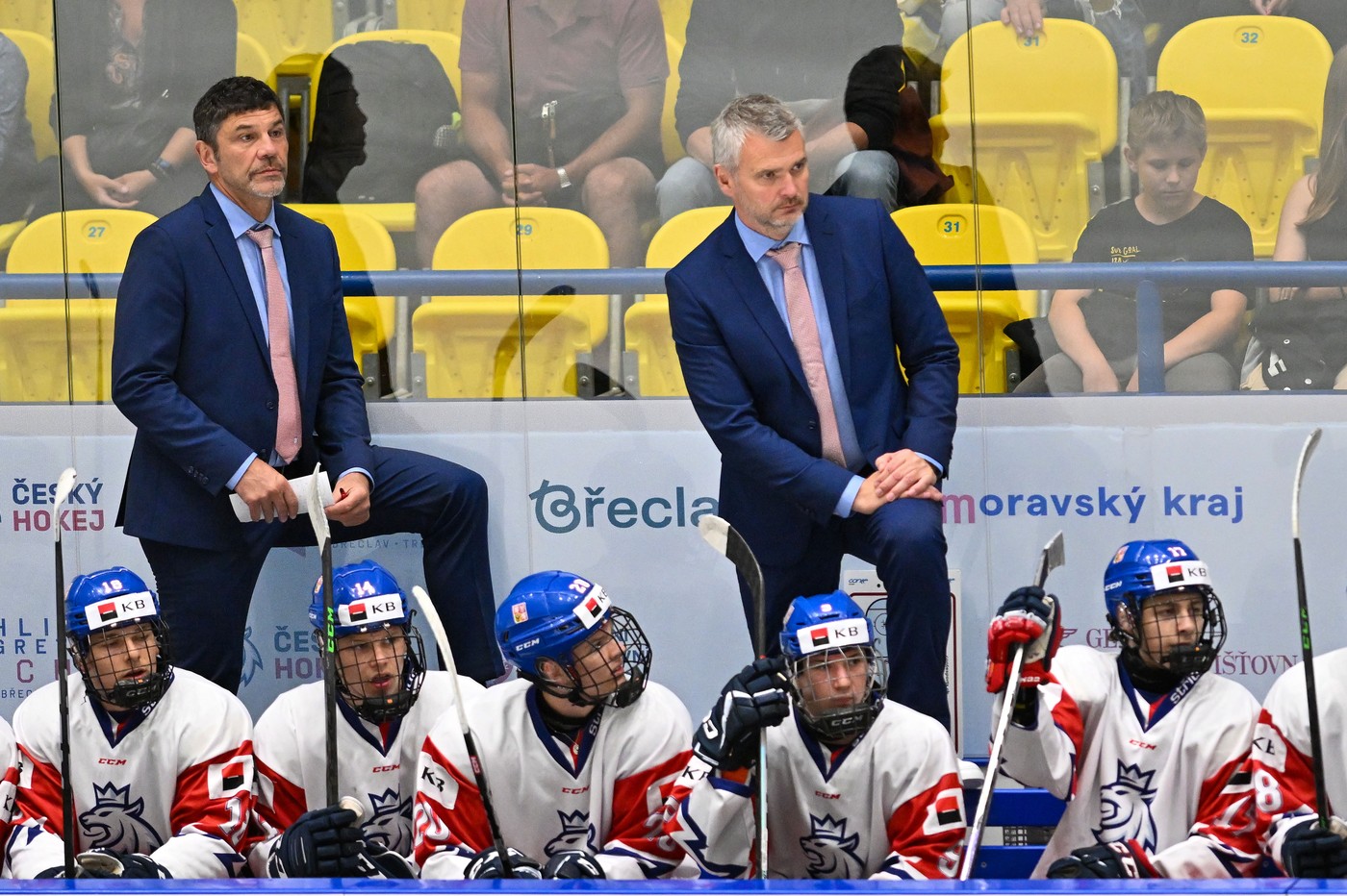 Hlavní kouč David Čermák na české střídačce