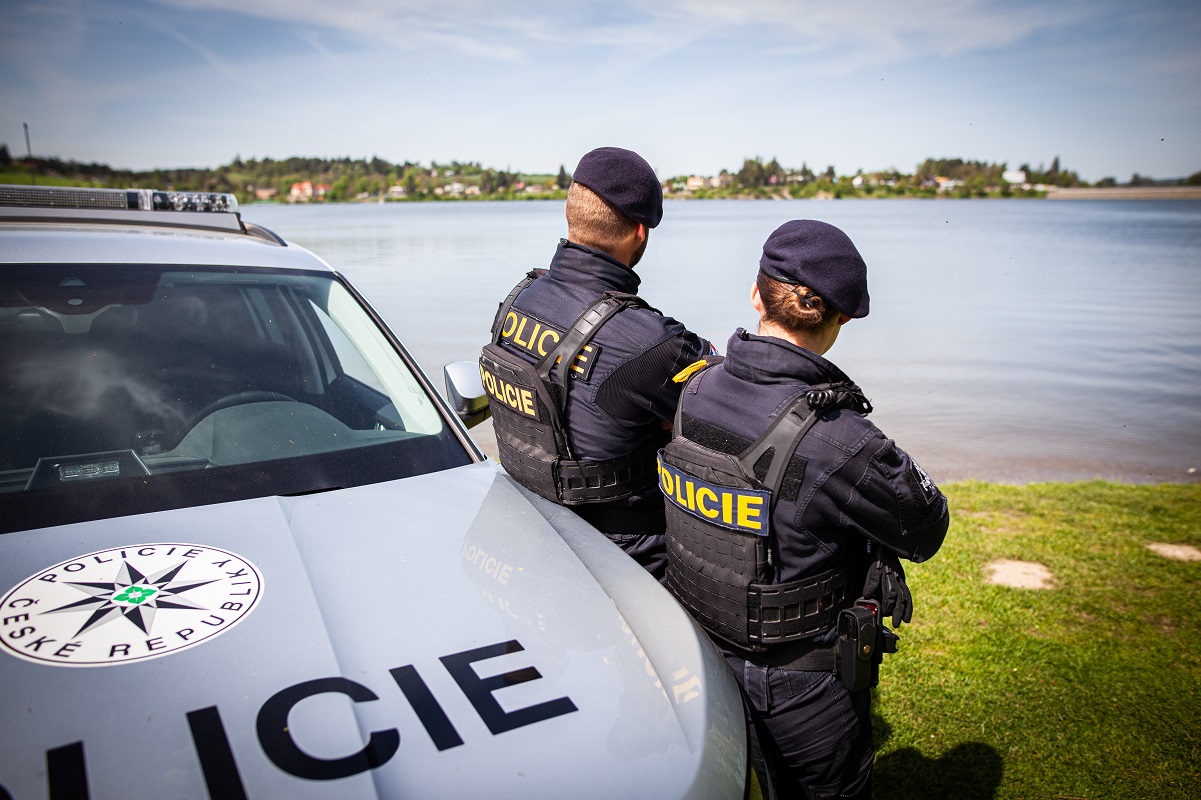 Policisté před Strakovu akademii protestoval nepřijdou.