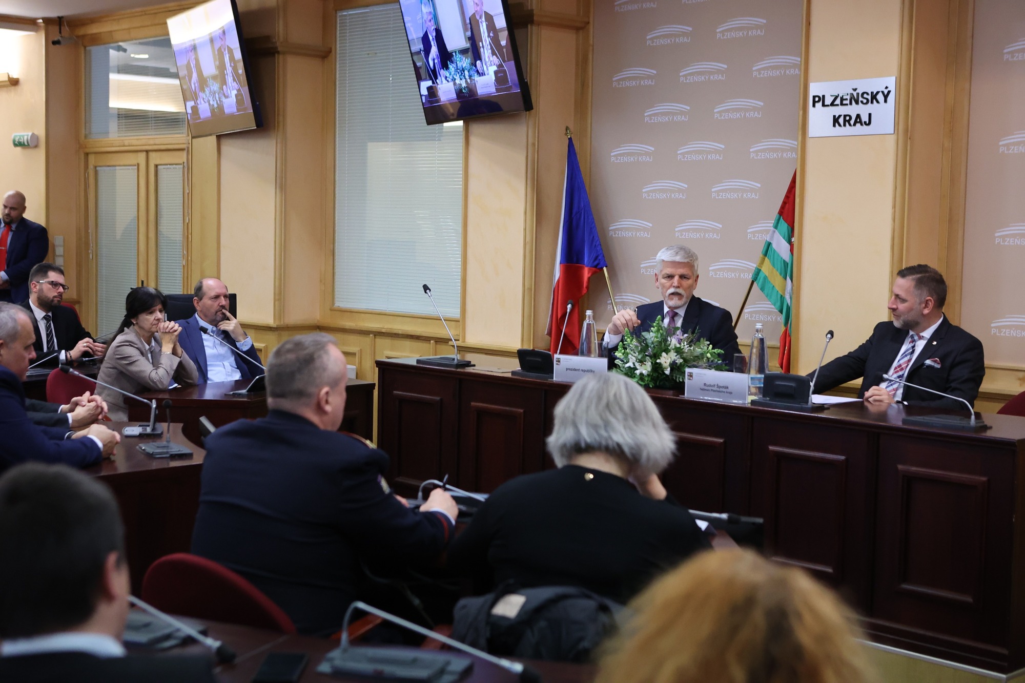 Prezident Petr Pavel probral se zastupiteli řadu témat.