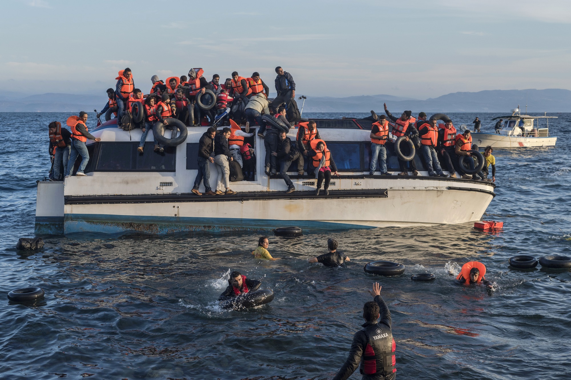 Migranti se Sýrie a Iráku u řeckého ostrova Lesbos.