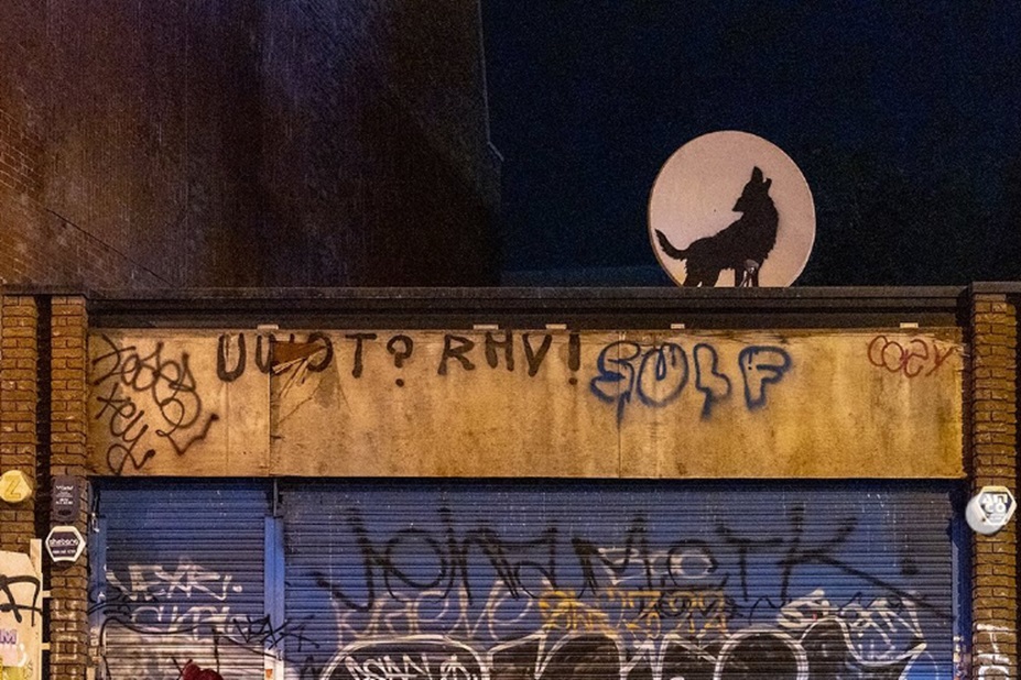 Nejnovější Banksyho dílo hned ukradli zloději.