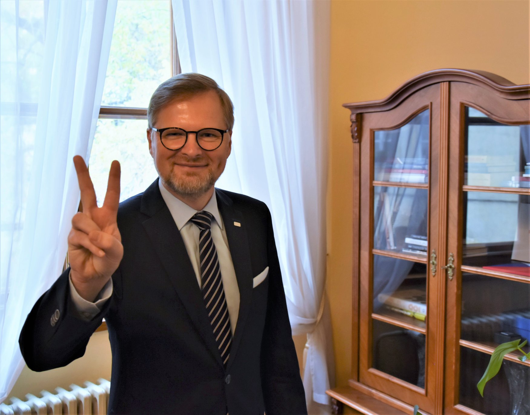 Premiérovi Petru Fialovi někdo napadl jeho účet na síti X.