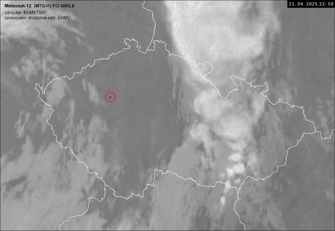 Požár zaznamenala družice.