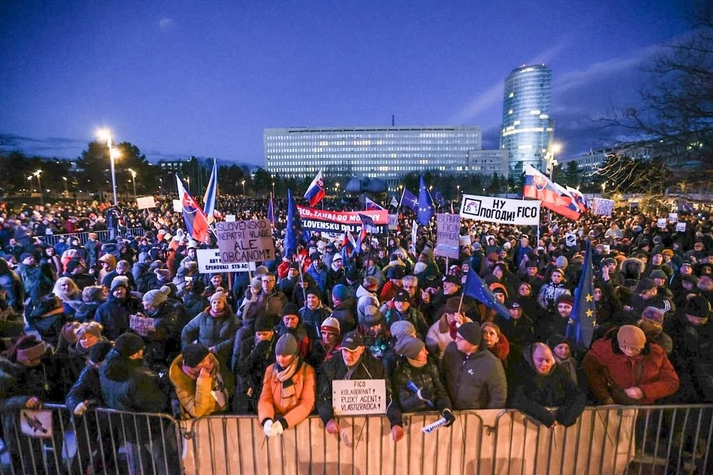 Dnešní protest proti slovenské vládě v Bratislavě.
