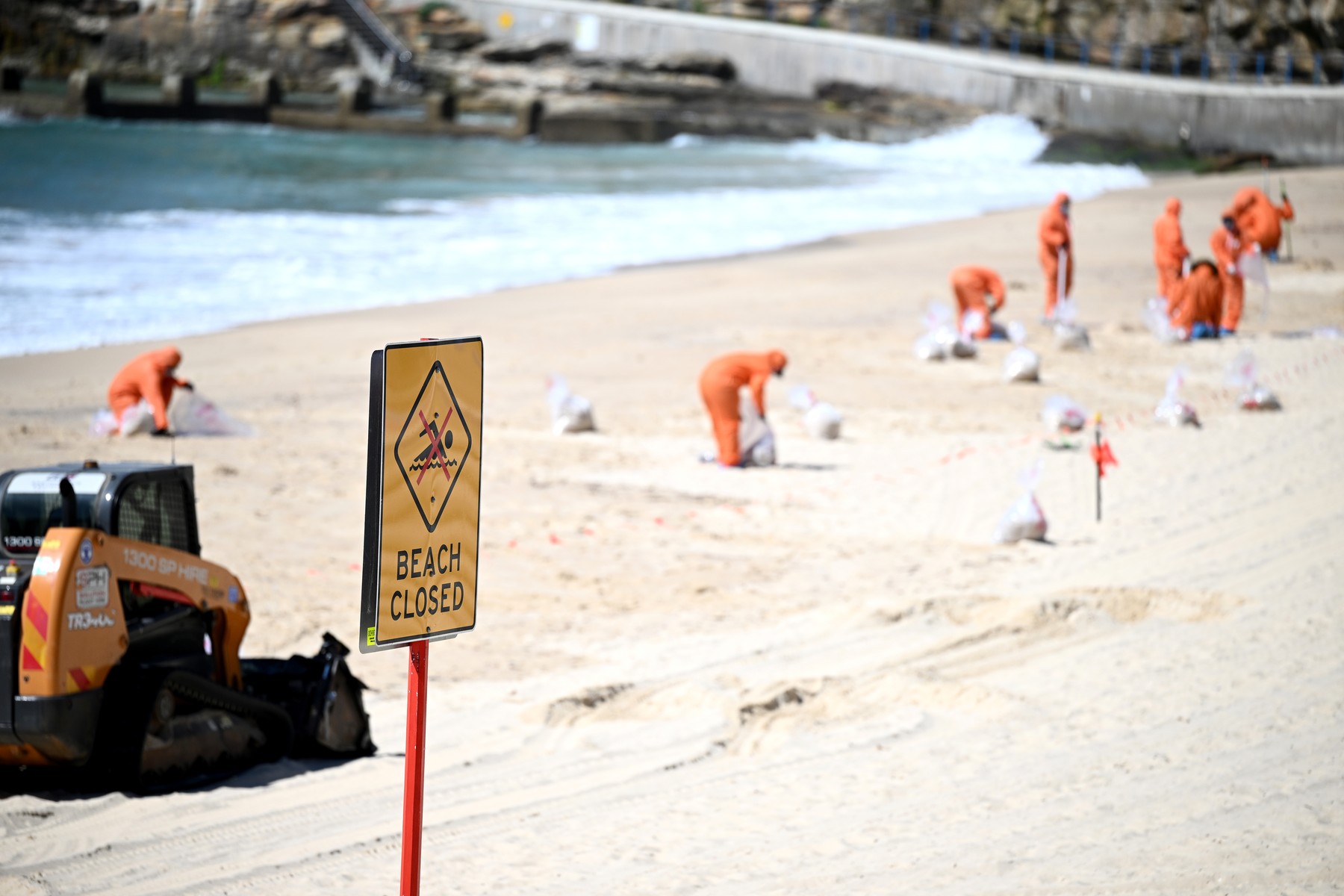 Pláže jsou do odvolání uzavřené.