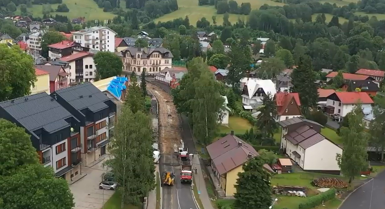 Oprava hlavního tahu přes Železnou Rudu.