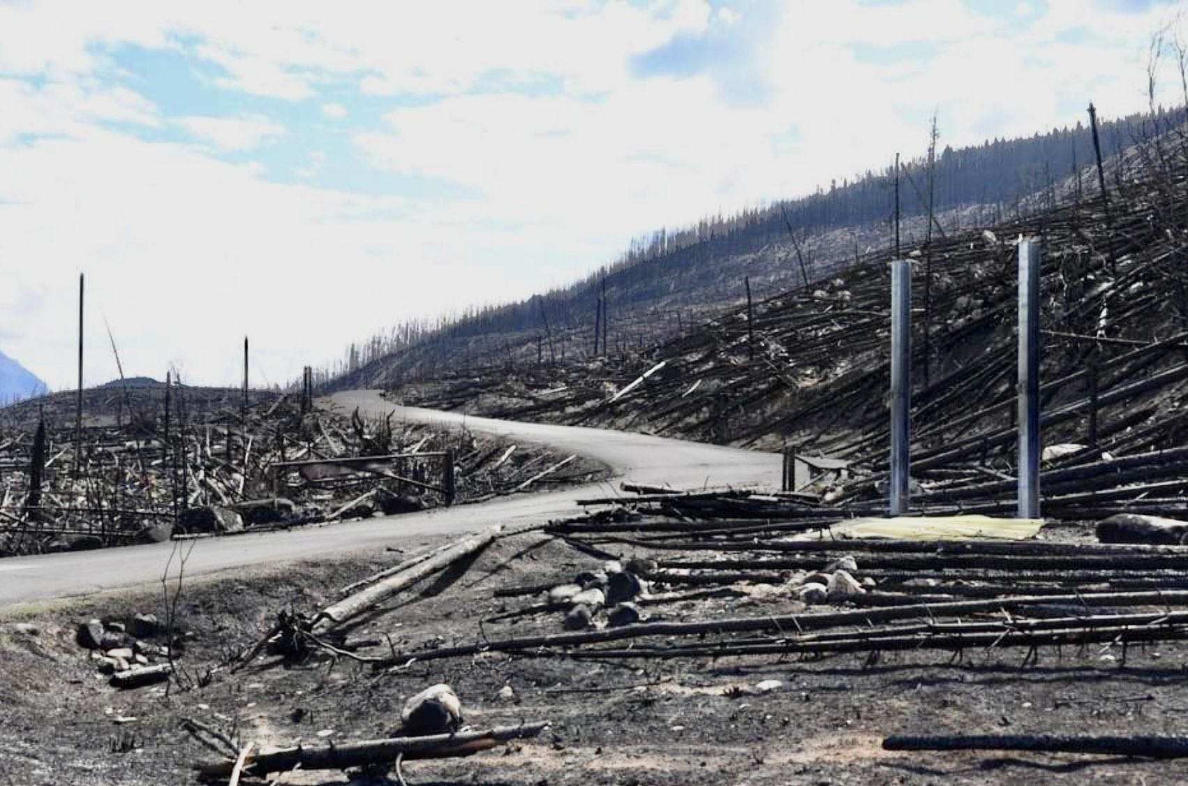 Krajina kolem Jasperu je nyní ohořelou pustinou.