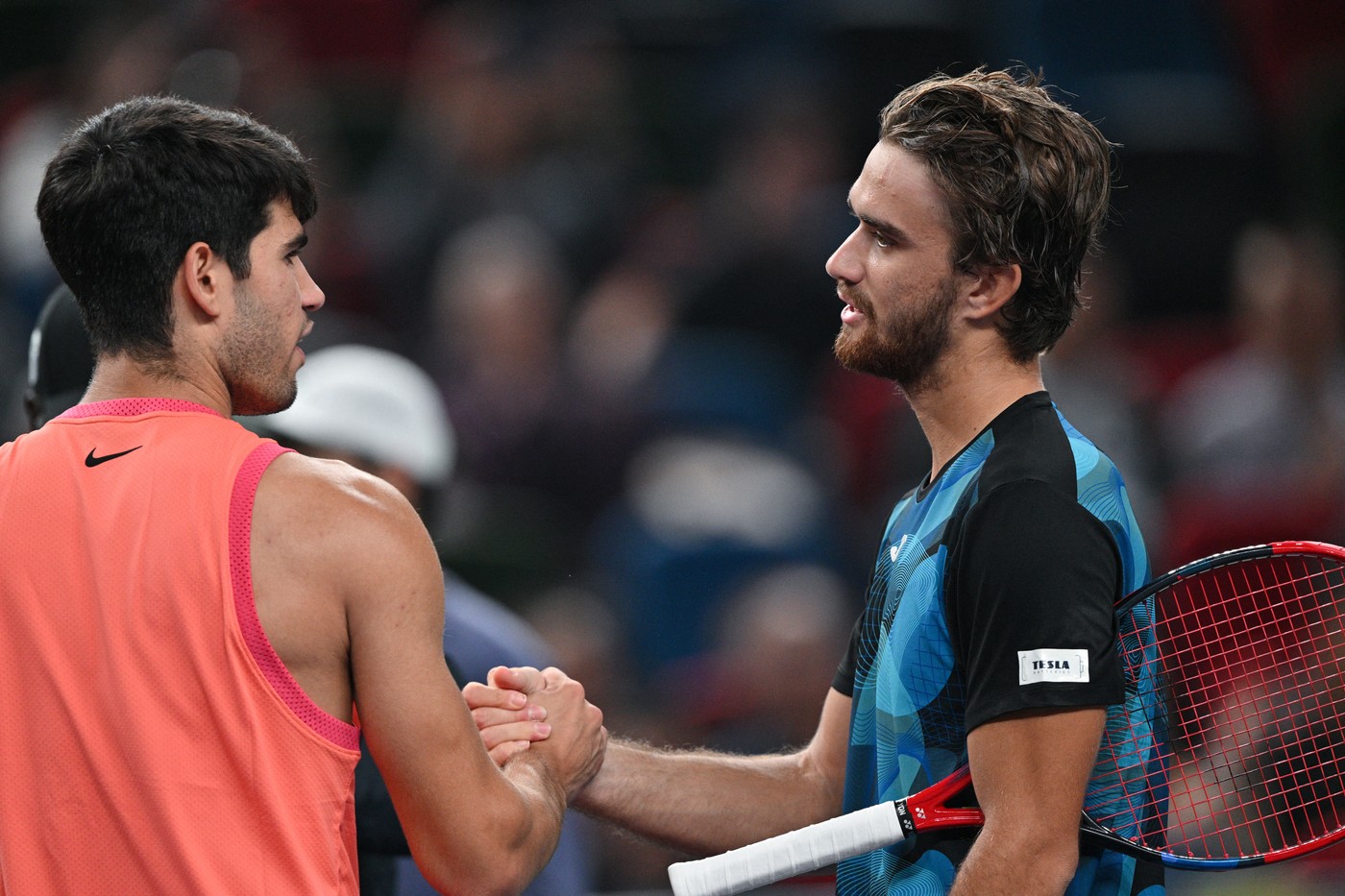 Dokázal to. Tomáš Macháč byl blízko vítězství se Španělem Alcarazem již v Davis cupu, teď - v Šanghaji - se mu to už povedlo.