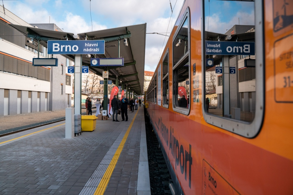 Blíží se konec vlaků z Brna na letiště.