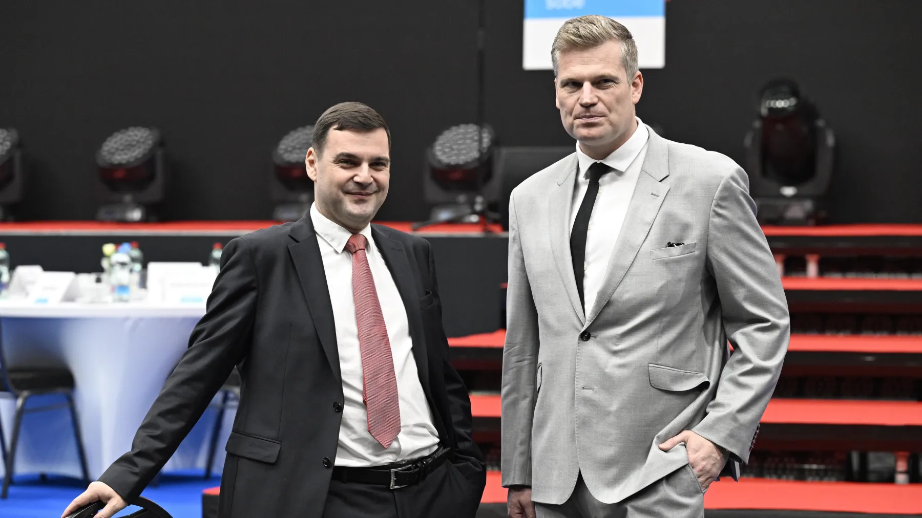 Dvě hlavní tváře Motoristů, předseda hnutí Petr Macinka a europoslanec Filip Turek.