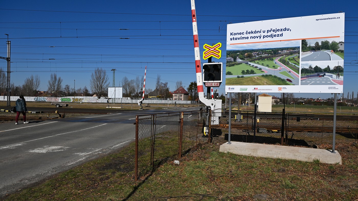Slavnostní zahájení stavby podjezdu a obslužné silnice pro nákladní auta, které nahradí nebezpečný přejezd (20.3.2025)