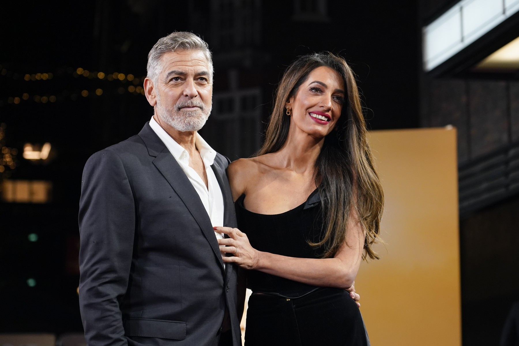 George Clooney se svou manželkou Amal Clooney.