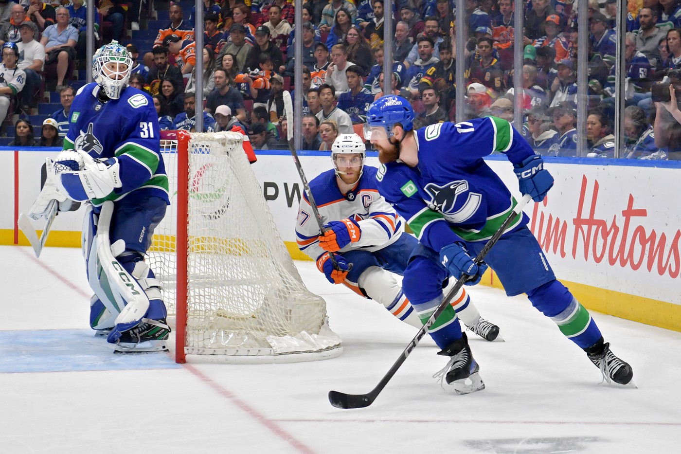 Filip Hronek v utkání s Edmontonem