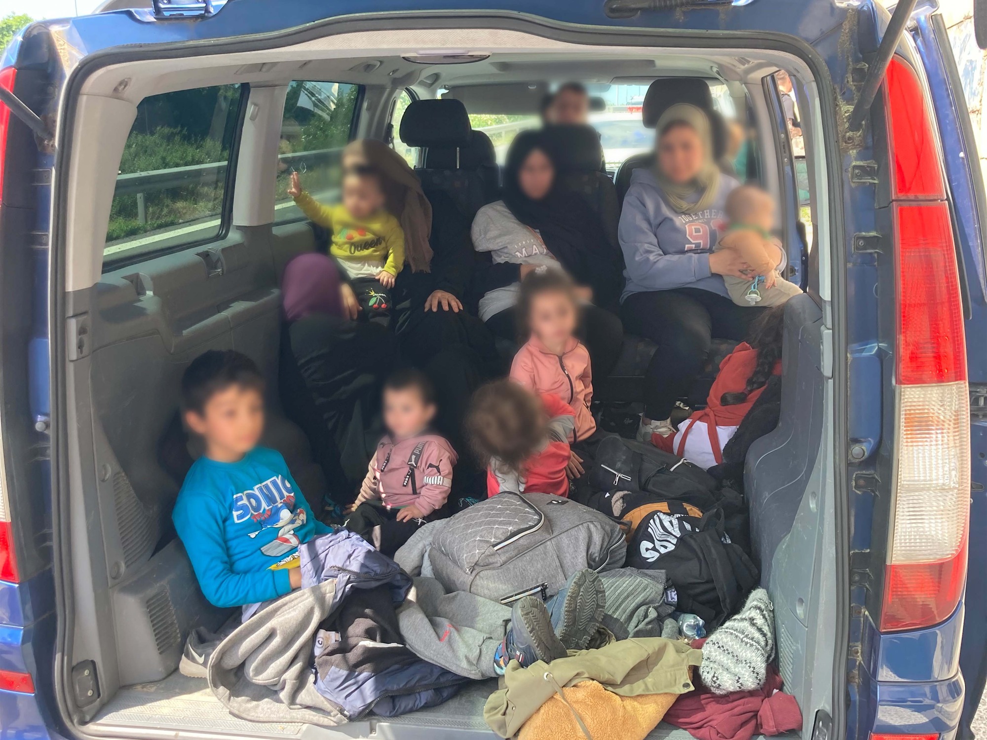 Nelegální migranti zadrženi na D1.