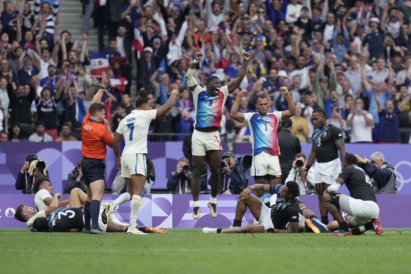 Francouzští ragbisté slaví po skvělém druhém poločase svoji první letošní zlatou medaili.