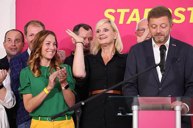 Petra Pecková (uprostřed) zůstane v pozici středočeské hejtmanky.