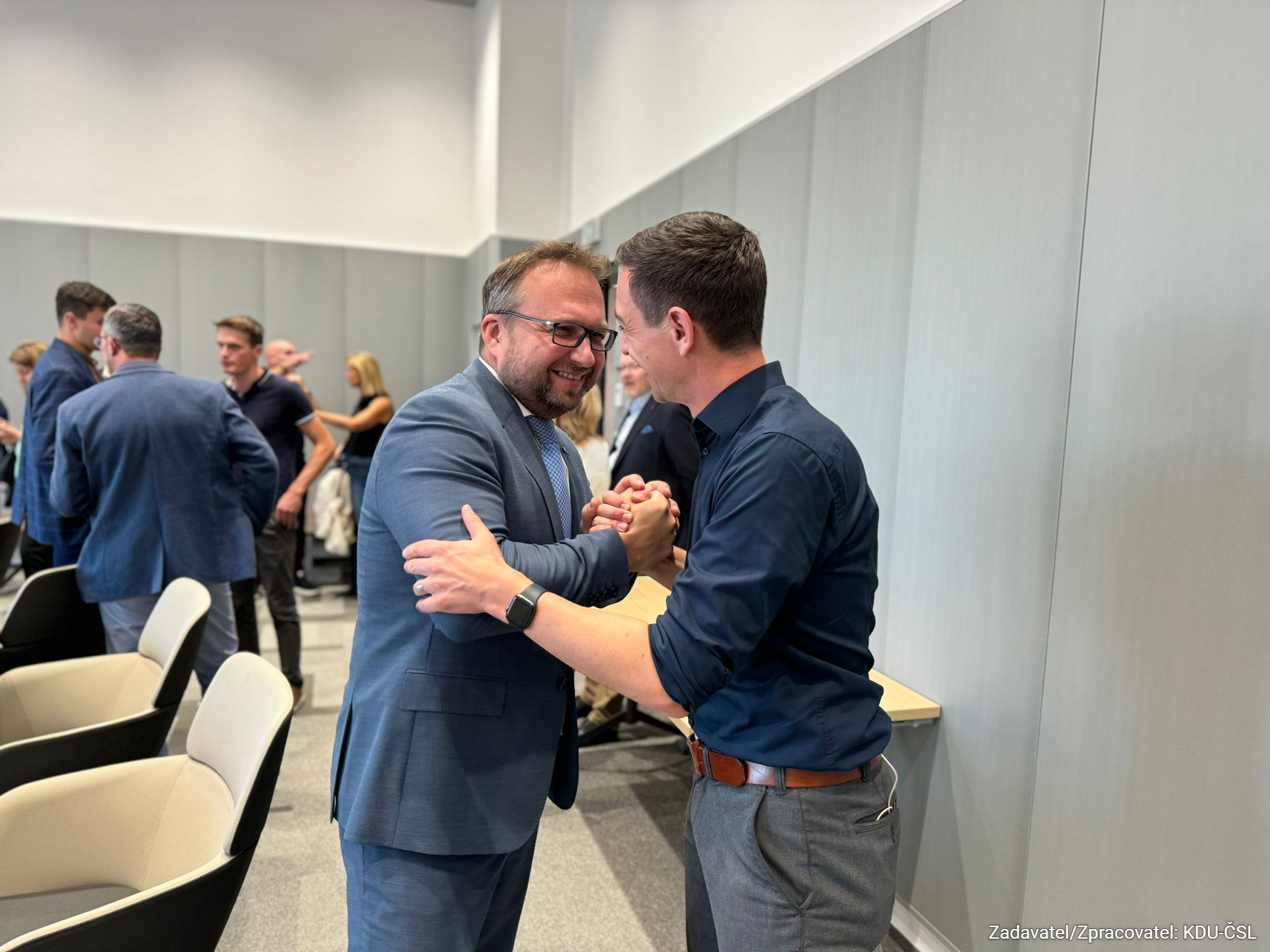 Lidovci jdou ke dnu. Obhájí Marian Jurečka post předsedy?