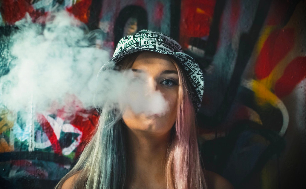 V rámci boje proti kouření si kuřáci nezapálí ani na terásce hospody či v parku.